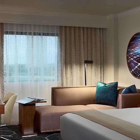The Royal Sonesta Houston Galleria Exterior photo
